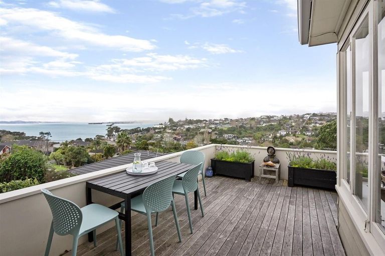 Photo of property in 2/5 Colmar Road, Mellons Bay, Auckland, 2014