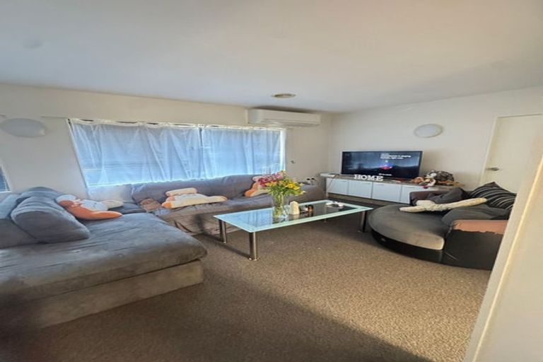 Photo of property in 16 Chartwell Drive, Crofton Downs, Wellington, 6035