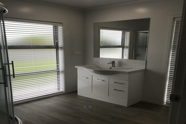 Photo of property in 2/30 Heath Street, Saint Andrews, Hamilton, 3200