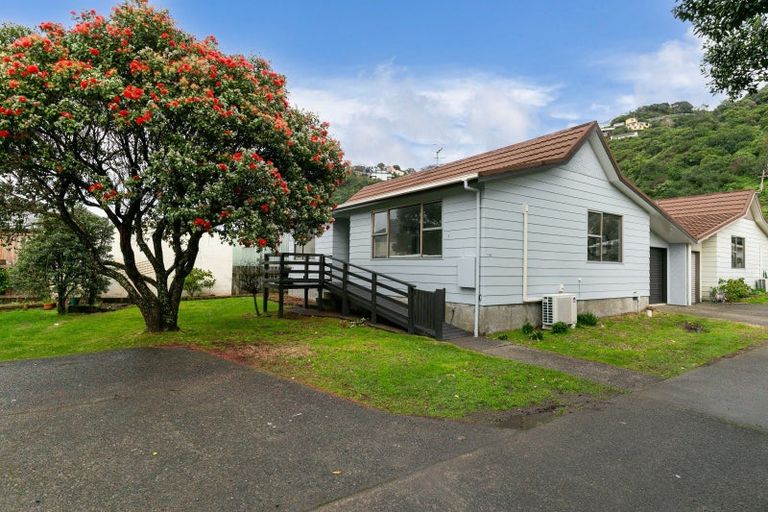 Photo of property in 176 Queens Drive, Lyall Bay, Wellington, 6022