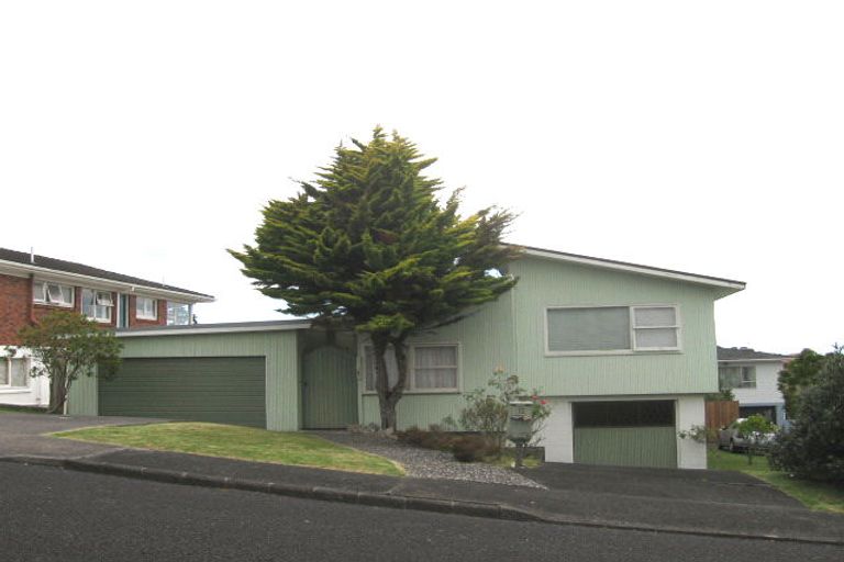 Photo of property in 14 Holdaway Avenue, Northcote, Auckland, 0627