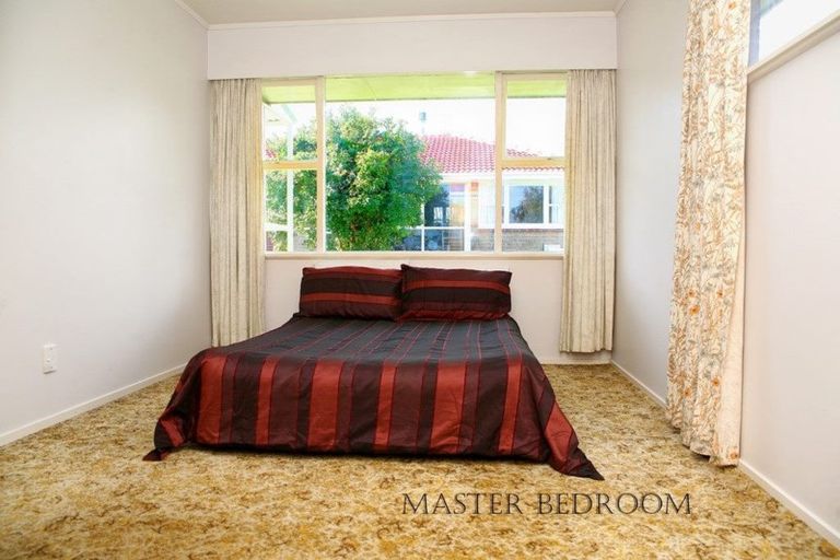 Photo of property in 2/55 Orams Road, Hillpark, Auckland, 2102