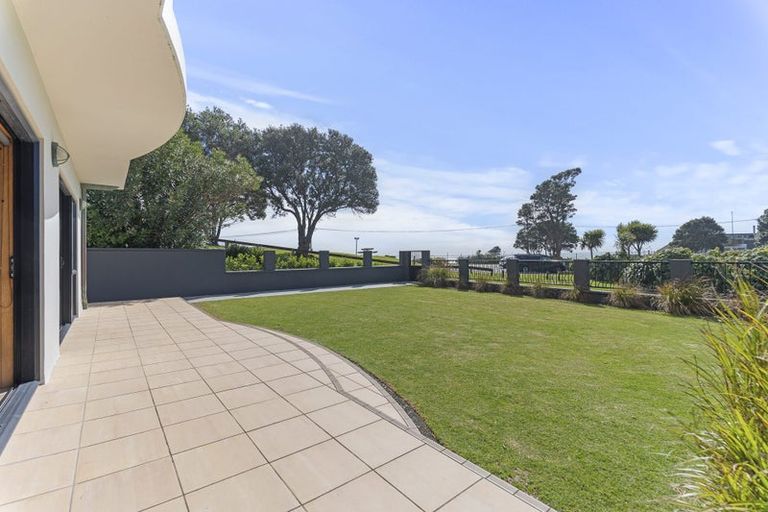 Photo of property in 1 Arden Place, Oakura, 4314