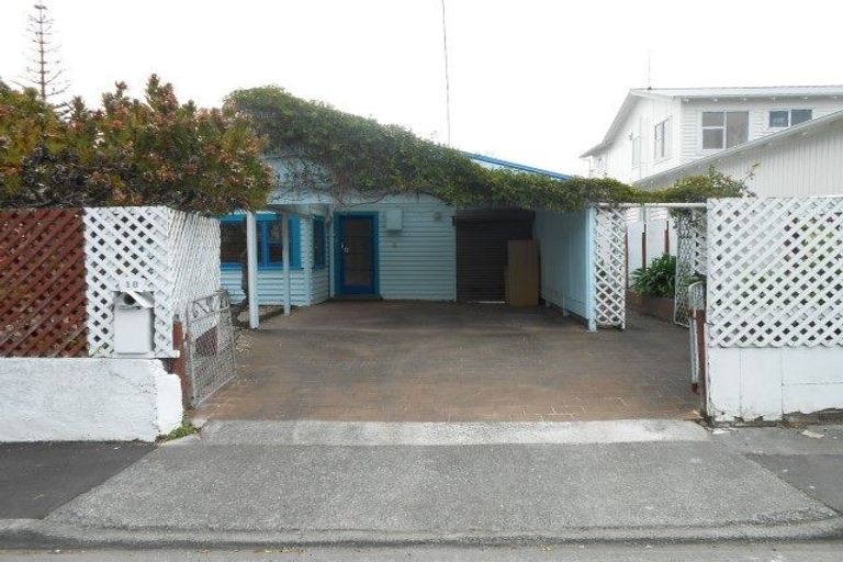 Photo of property in 18 Selwyn Road, Hospital Hill, Napier, 4110