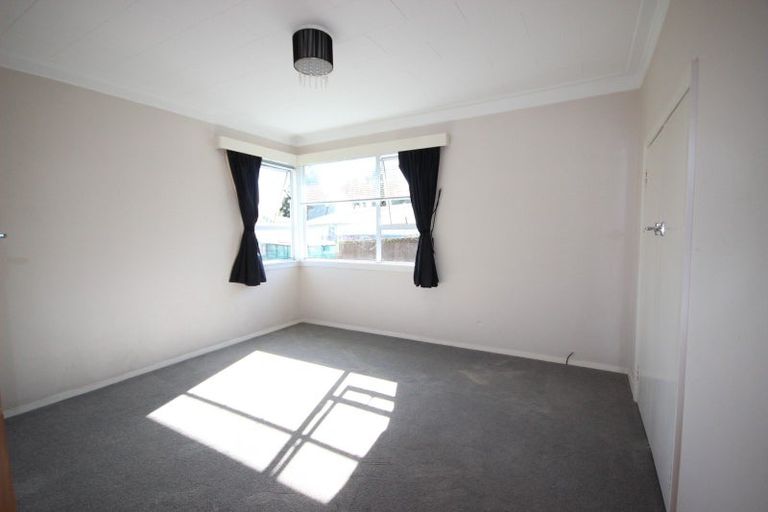 Photo of property in 3 Graham Place, West End, Palmerston North, 4410
