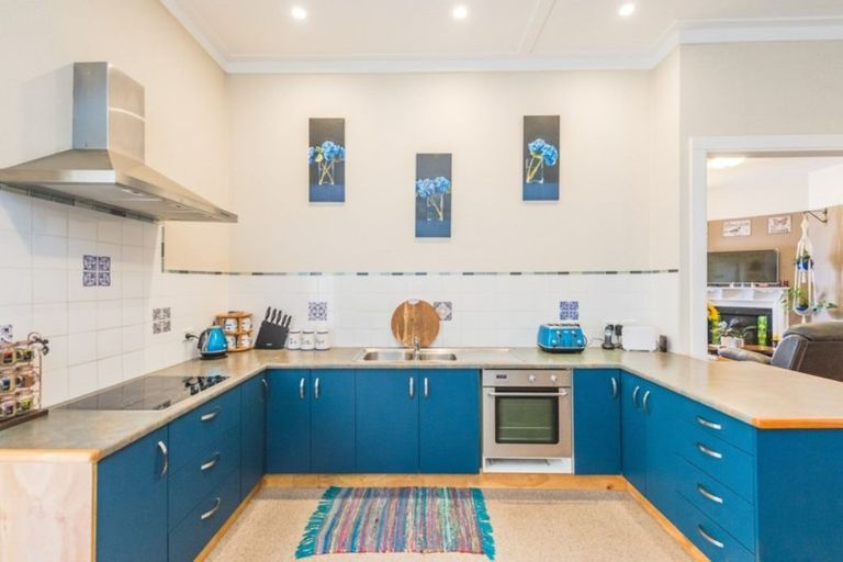 Photo of property in 21 Weraroa Road, Waverley, 4510