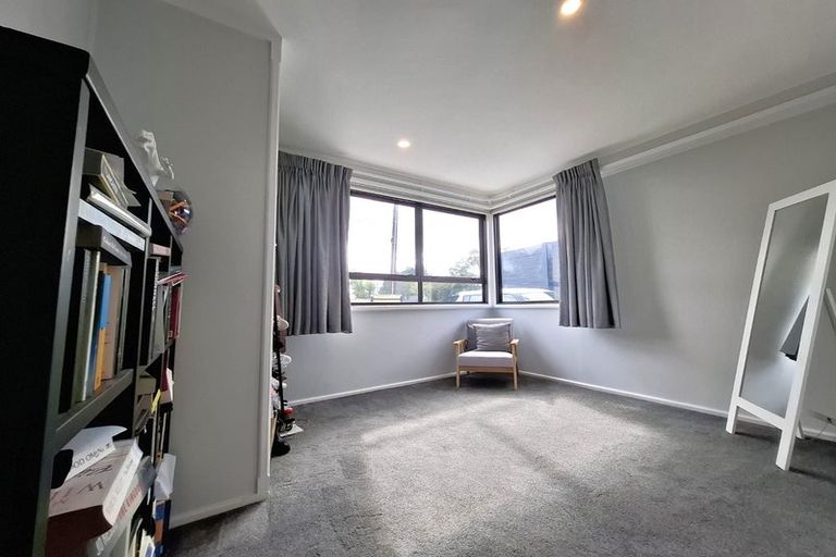 Photo of property in 1/52 Pupuke Road, Hillcrest, Auckland, 0627