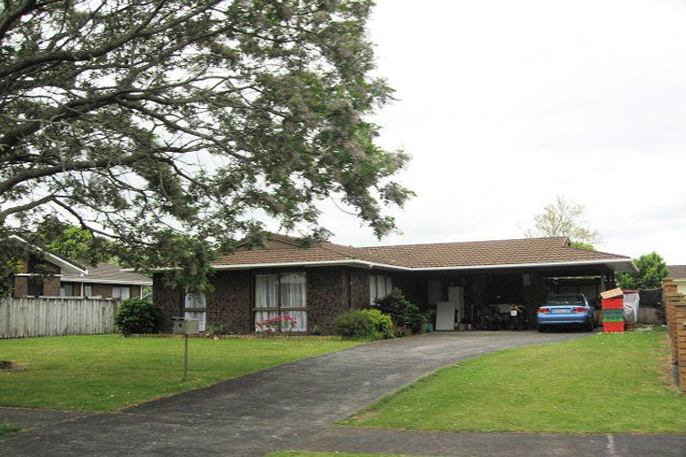 Photo of property in 4 Donzella Place, Conifer Grove, Takanini, 2112