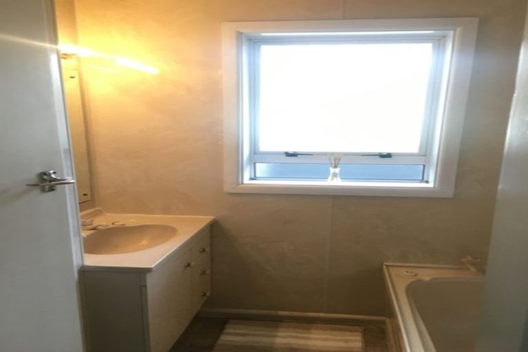 Photo of property in 4 Dunstan Crescent, Hornby, Christchurch, 8042