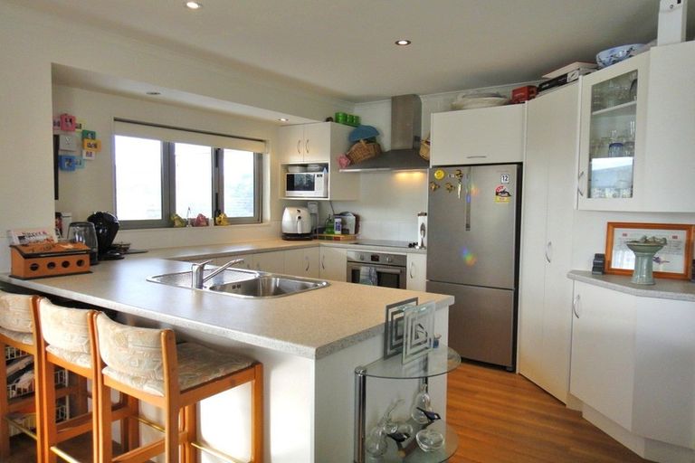 Photo of property in 2 Ara Kahika Lane, One Tree Point, 0118