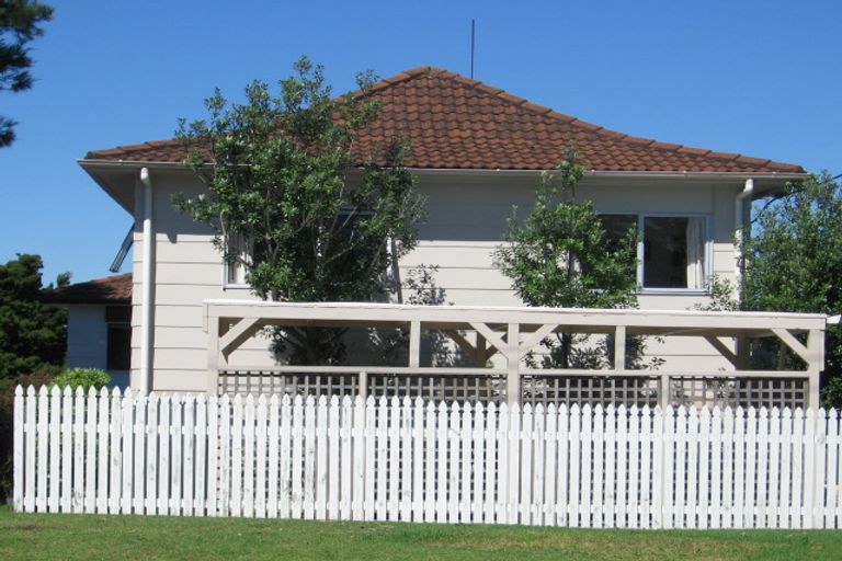 Photo of property in 2/52 Arran Road, Browns Bay, Auckland, 0630