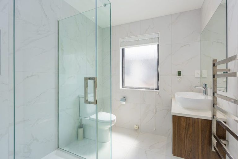 Photo of property in 42 Headland Drive, Long Bay, Auckland, 0630