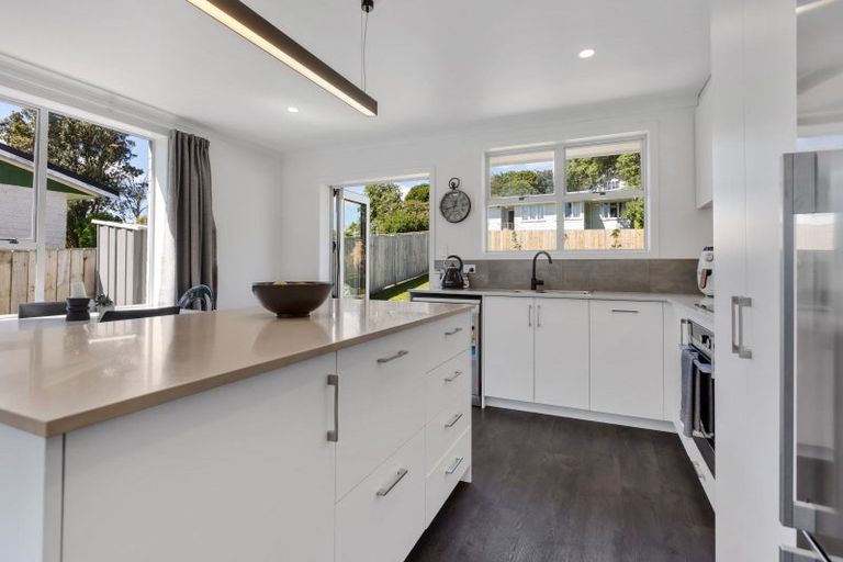 Photo of property in 5 Brixham Place, Merrilands, New Plymouth, 4312