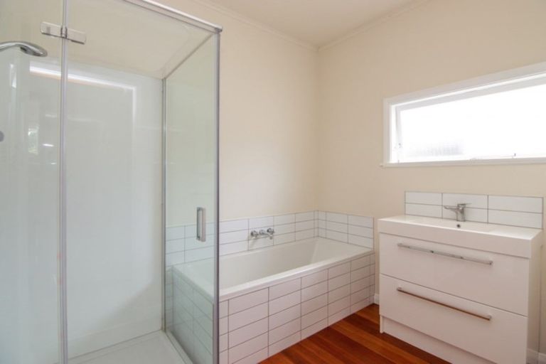 Photo of property in 583 Featherston Street, Roslyn, Palmerston North, 4414