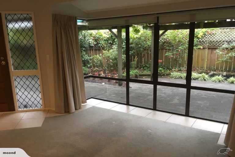 Photo of property in 18 Hyatt Grove, Greenmeadows, Napier, 4112
