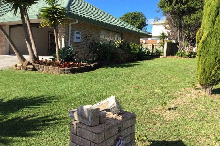 Photo of property in 2 Baltic Place, Goodwood Heights, Auckland, 2105