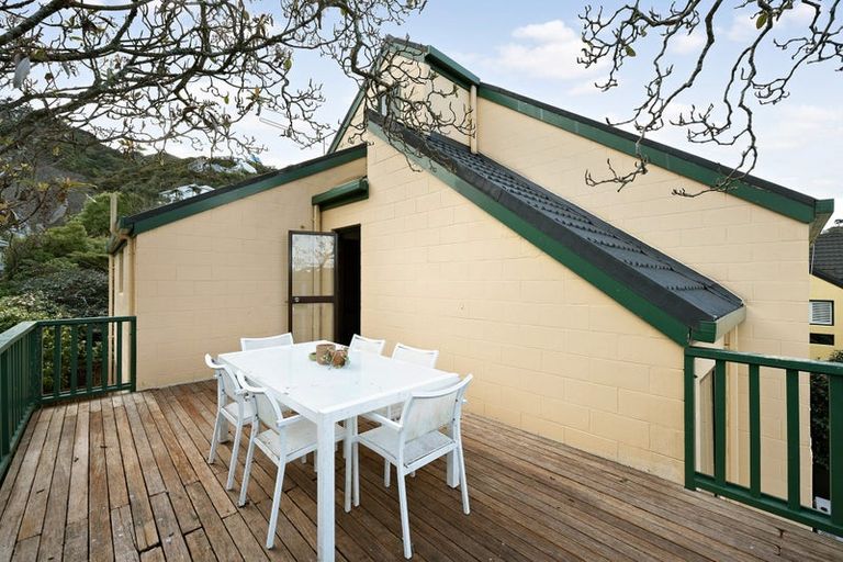 Photo of property in 35 Burma Road, Khandallah, Wellington, 6035