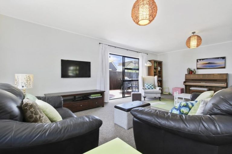 Photo of property in 1/26 Petrel Place, Massey, Auckland, 0614