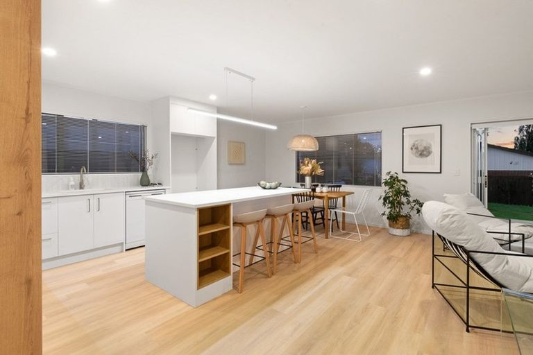 Photo of property in 122a Lynwood Road, New Lynn, Auckland, 0600