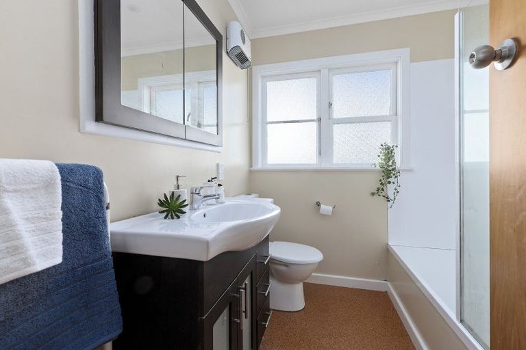 Photo of property in 34 Duncan Street, Tawa, Wellington, 5028