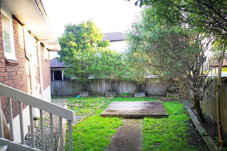 Photo of property in 33 Arrow Road, Forrest Hill, Auckland, 0620