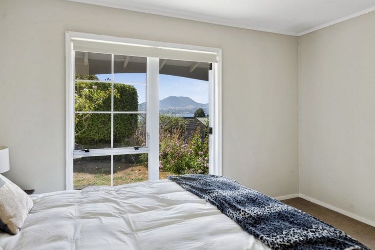 Photo of property in 7 Krissell Place, Acacia Bay, Taupo, 3330