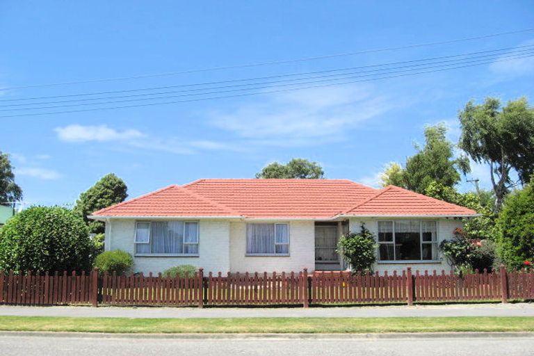 Photo of property in 6 Penwood Street, Russley, Christchurch, 8042