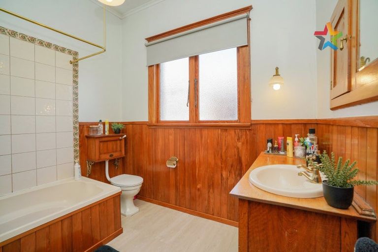 Photo of property in 1 Home Street, Winton, 9720