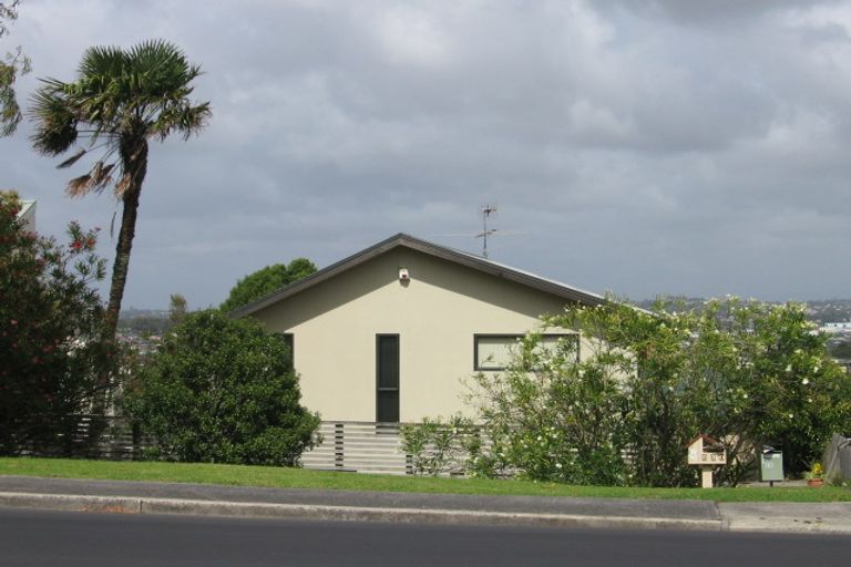 Photo of property in 2/230 East Coast Road, Forrest Hill, Auckland, 0620