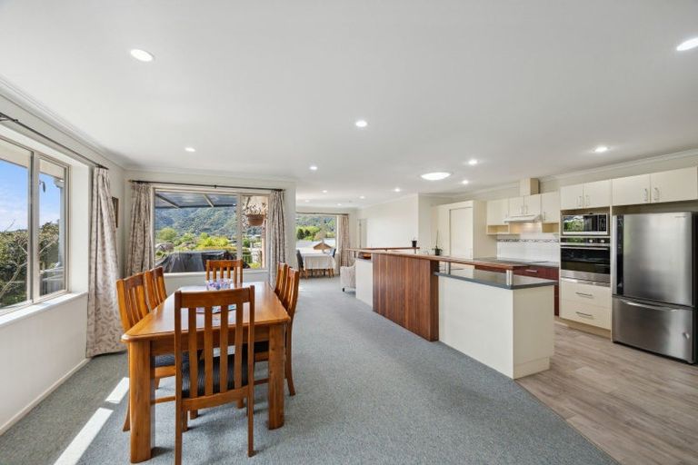 Photo of property in 19 Ranui Street, Waikawa, Picton, 7220