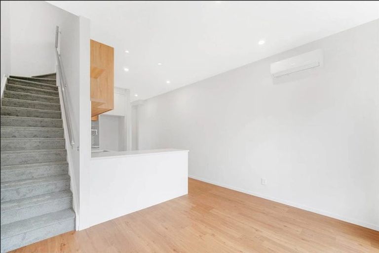 Photo of property in 3/32 Sunlands Drive, Manurewa, Auckland, 2102