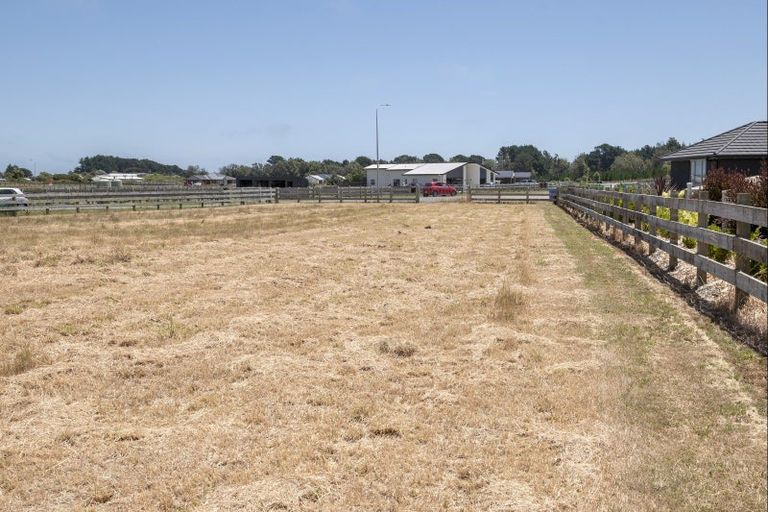 Photo of property in 15 Roma Way, Waitarere, 5510