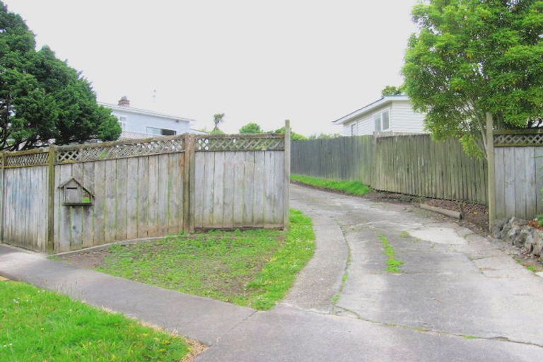 Photo of property in 1 Malam Street, Glen Eden, Auckland, 0602