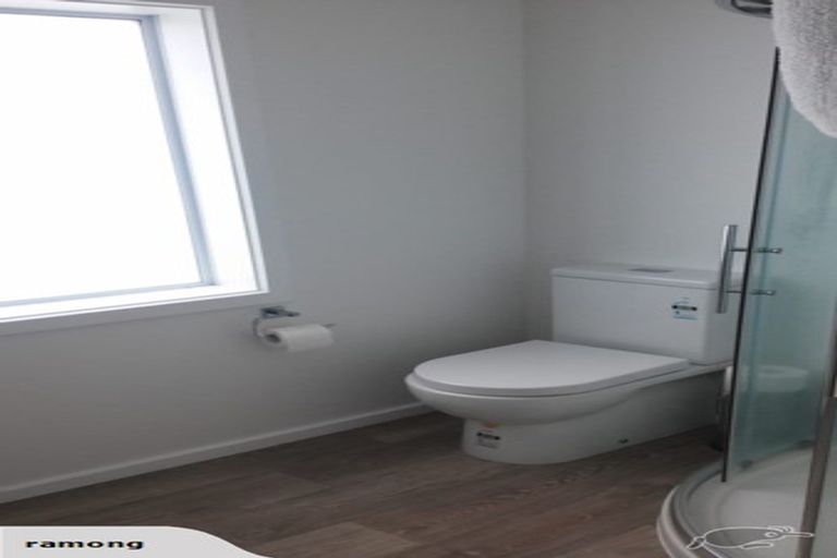 Photo of property in 104a Glanmire Road, Newlands, Wellington, 6037