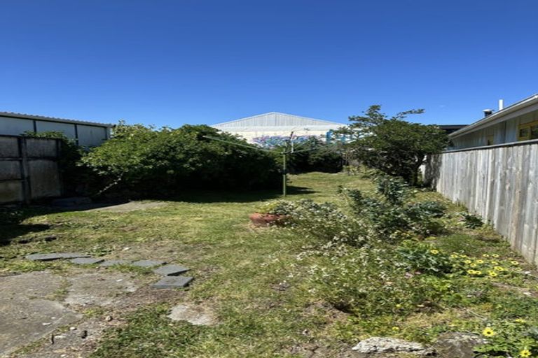 Photo of property in 75 Apu Crescent, Lyall Bay, Wellington, 6022