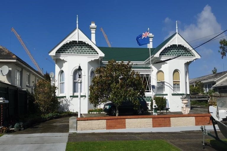 Photo of property in 21 Aramoana Avenue, Devonport, Auckland, 0624