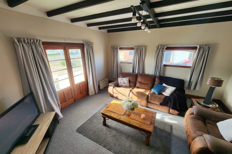 Photo of property in 8 Chelwood Street, Takaro, Palmerston North, 4412