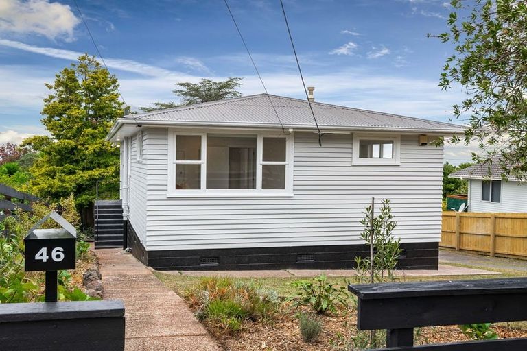 Photo of property in 46 Colwill Road, Massey, Auckland, 0614