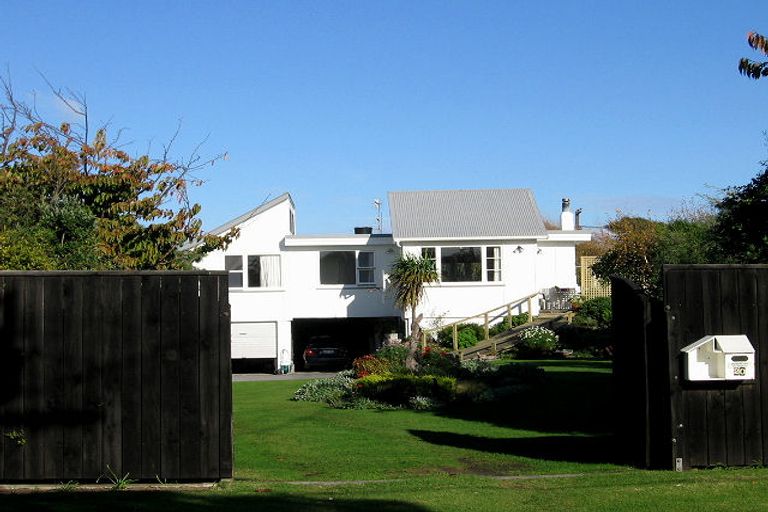 Photo of property in 20 Hohiria Street, Waikanae Beach, Waikanae, 5036