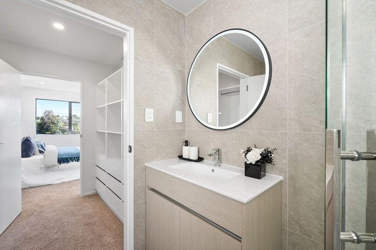 Photo of property in 144a Oaktree Avenue, Browns Bay, Auckland, 0630