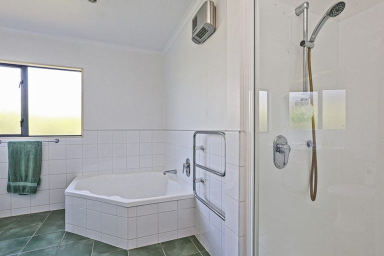 Photo of property in 4 Kentia Place, Havelock North, 4130