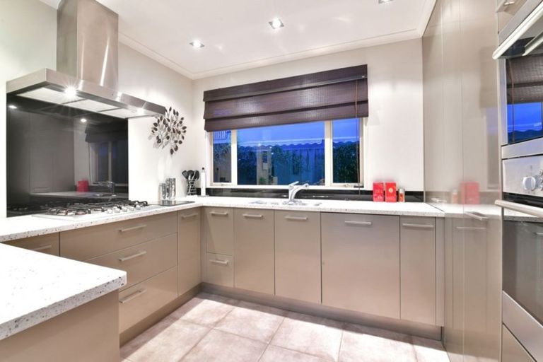 Photo of property in 2/126 Whangaparaoa Road, Red Beach, 0932