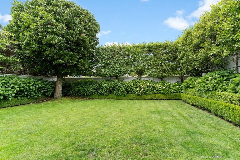 Photo of property in 18 Farm Road, Northland, Wellington, 6012