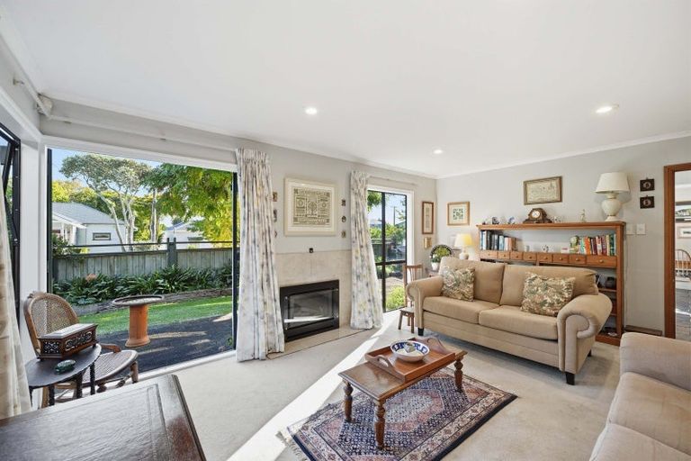 Photo of property in 2/32 Albert Road, Devonport, Auckland, 0624