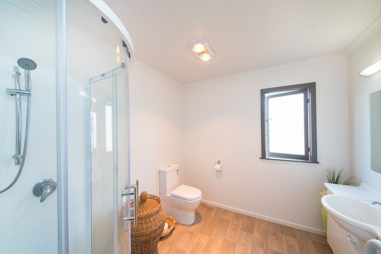 Photo of property in 16 Karaka Street, Hokowhitu, Palmerston North, 4410