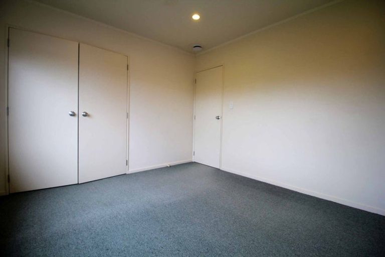 Photo of property in 27 Coniston Avenue, Te Atatu South, Auckland, 0610