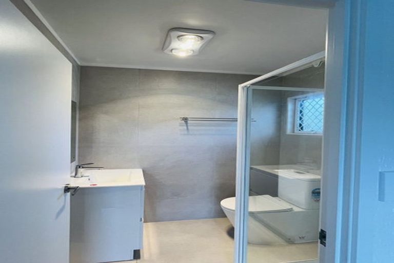 Photo of property in 2/13 Trinidad Road, Sunnynook, Auckland, 0620