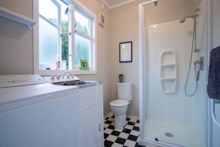 Photo of property in 19 East Street, Terrace End, Palmerston North, 4410