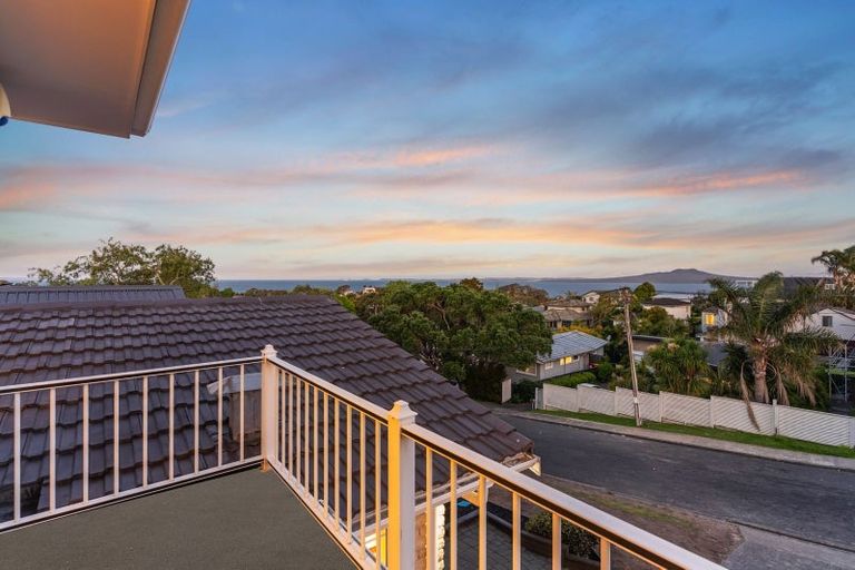 Photo of property in 16 Eastcliffe Road, Castor Bay, Auckland, 0620