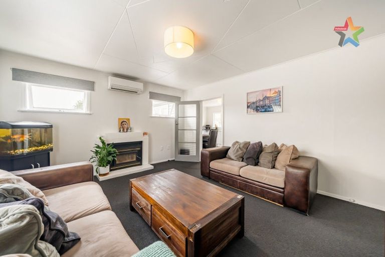 Photo of property in 35 Lees Grove, Wainuiomata, Lower Hutt, 5014